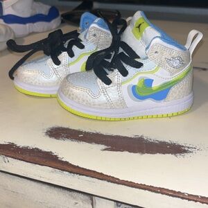Jordan’s 1 mid SE lucid dream toddler boy shoe